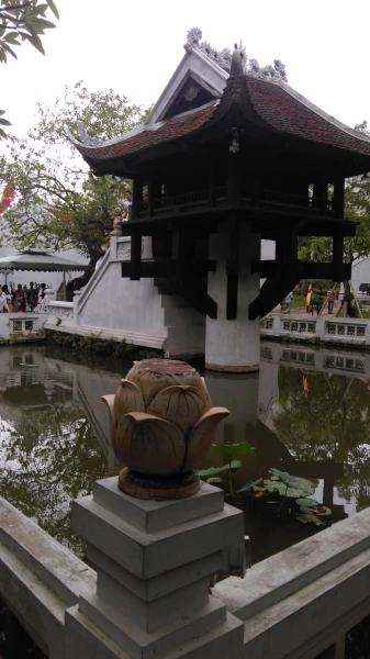 Пагода на одном столбе (Chùa Một Cộ)...