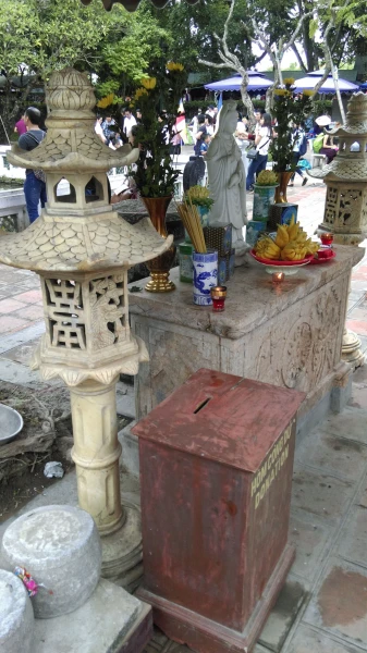 Пагода на одном столбе (Chùa Một Cộ)...
