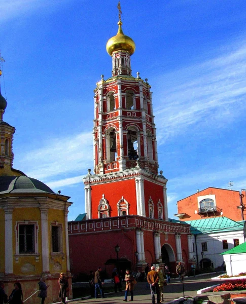 . Колокольня с церковью Покрова Пресвятой Богородицы (надвратная) и Часовней Казанской иконы Божией Матери 
