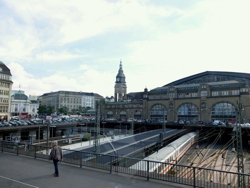 Центральный ж/д вокзал Hauptbahnhof  