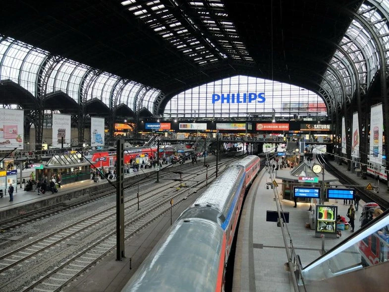 Центральный ж/д вокзал Hauptbahnhof 
