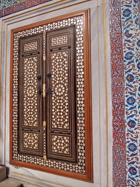Перламутр и изразцы