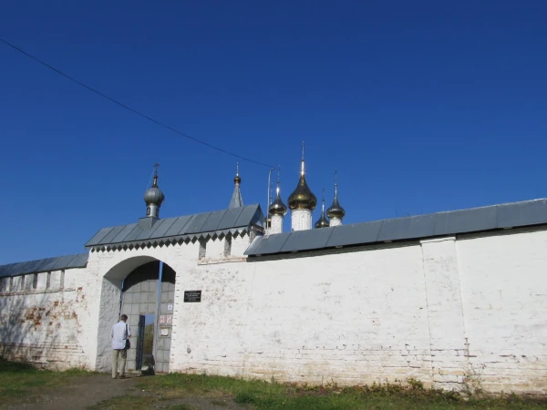 стены Никольского монастыря