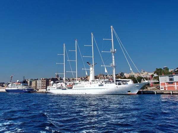 Красавца зовут Wind Star – круизерам на заметку!