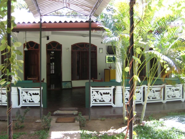 Мини-гостиница La Safari Inn Tissamaharama