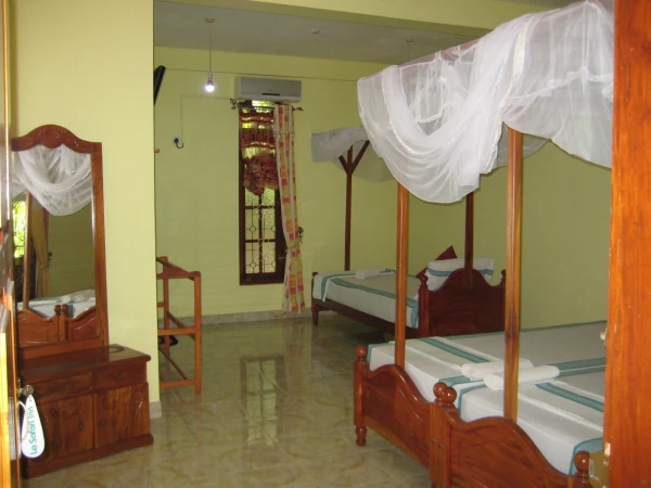 Мини-гостиница La Safari Inn Tissamaharama