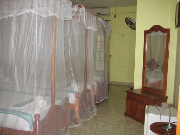 Мини-гостиница La Safari Inn Tissamaharama