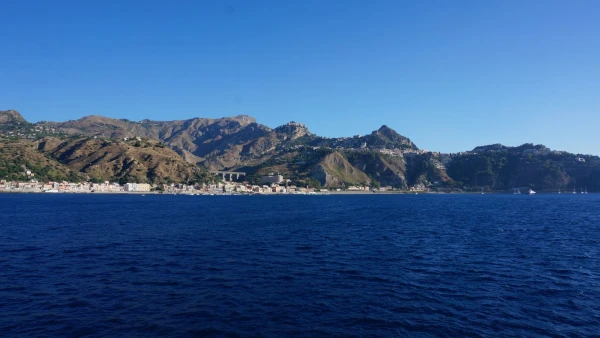 Подходим к Сицилии. Джардини Наксос с моря