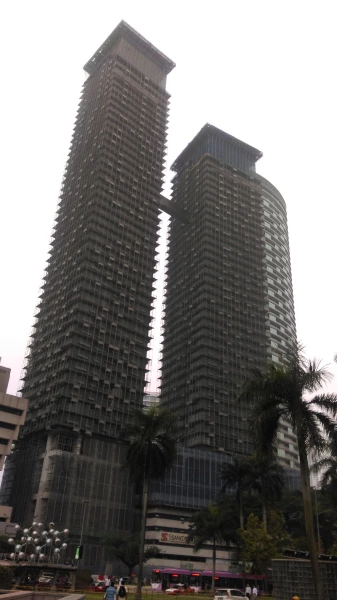  KLCC: прогулка в дневном смоге...