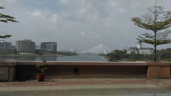 Masjid Putra: вид на Seri Perdana Bridge