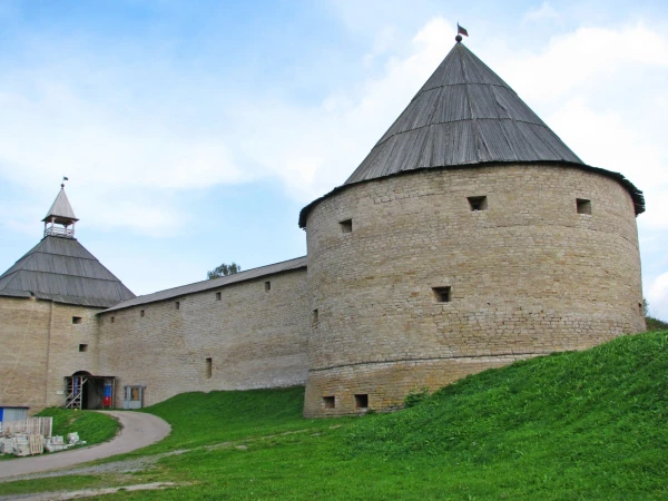 Староладожская крепость. Воротная и Климентовская башни