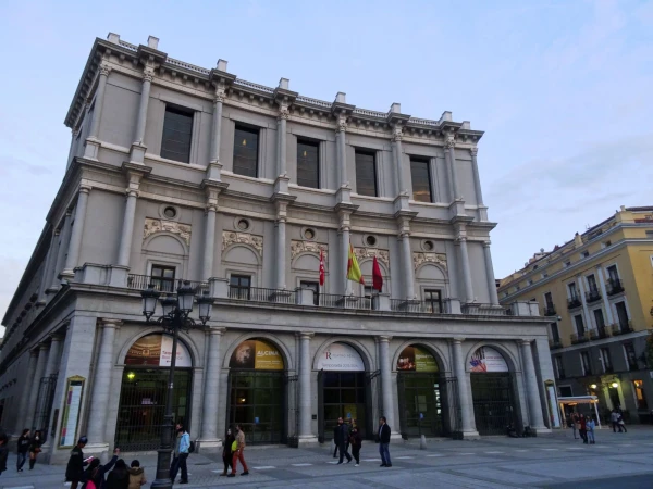 Plaza de Oriente: Королевский театр...