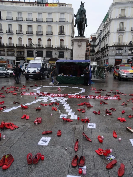 Puerta del Sol: жертвам терактов... Не нашего...
