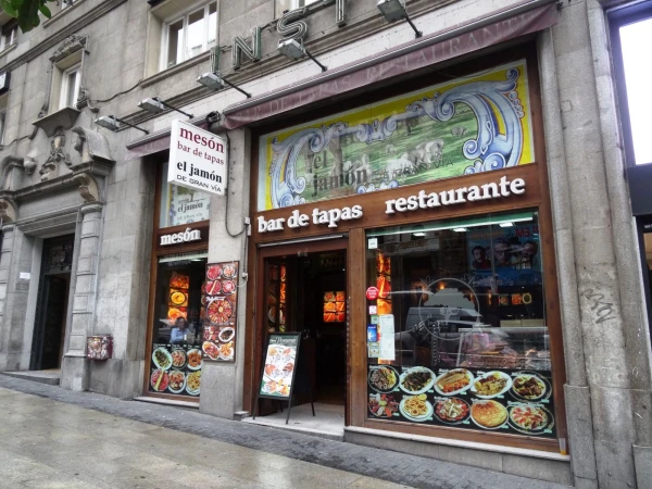 Gran Via: ресторанчик "Meson El Jamon"...