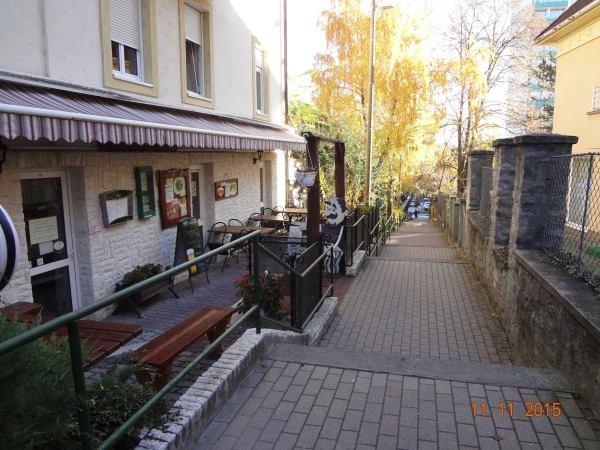 в центр