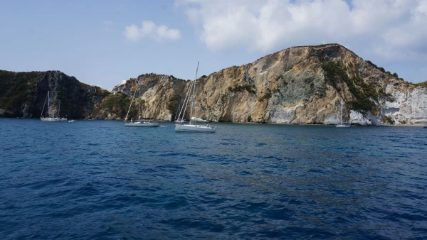 Острова близ Понцы в Тирренском море