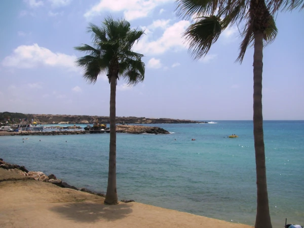 Coral Bay. Конечная остановка автобуса 615.