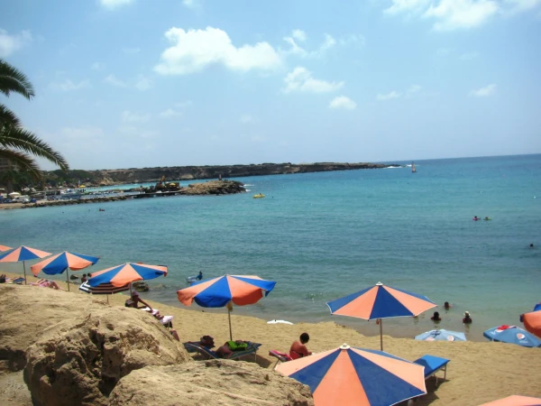 Coral Bay. Конечная остановка автобуса 615.