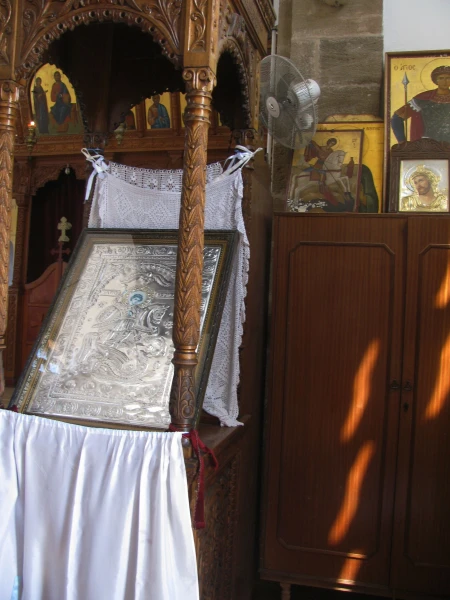 Местечко Agios Georgios. В церкови Святого Георгия Победоносца.