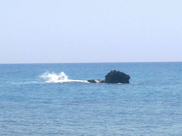 Petra tou Romiou. При очень разыгравшейся фантазии можно вообразить саму Афродиту, лежащую в волнах)))