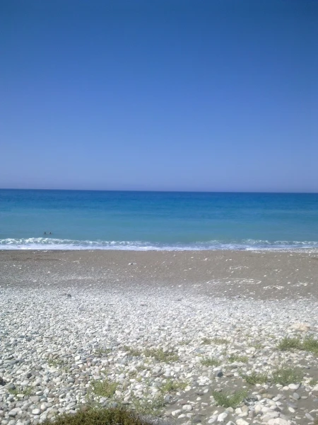Petra tou Romiou. Легендарное место рождения Афродиты. Пляж, правее от камня.