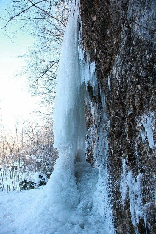 Замерзший водопад