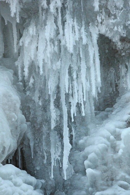 Замерзший водопад