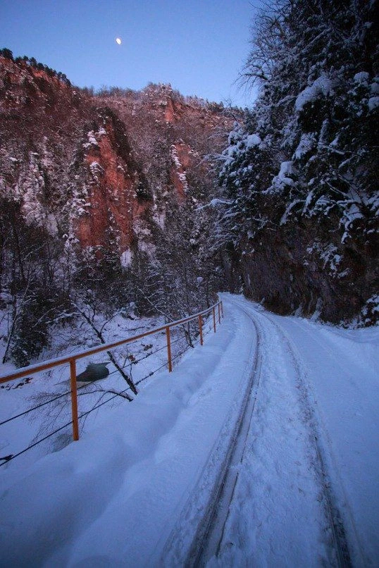 Заснеженное ущелье