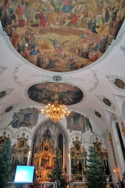 Pfarrkirche St. Mauritius - католическая приходская церковь св. Маврикия.