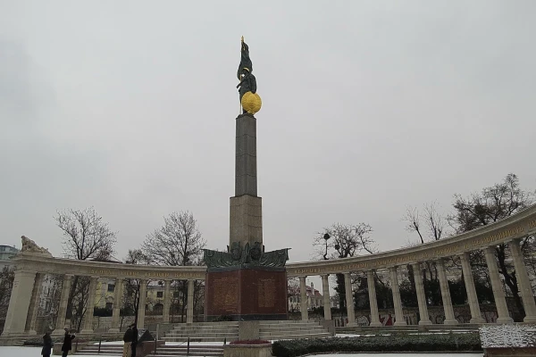 Памятник Советским воинам