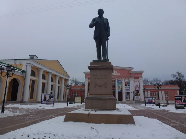 Памятник Павлову (пародокс г.Рязани)
