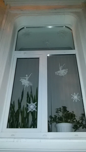 Новогодние окна городка