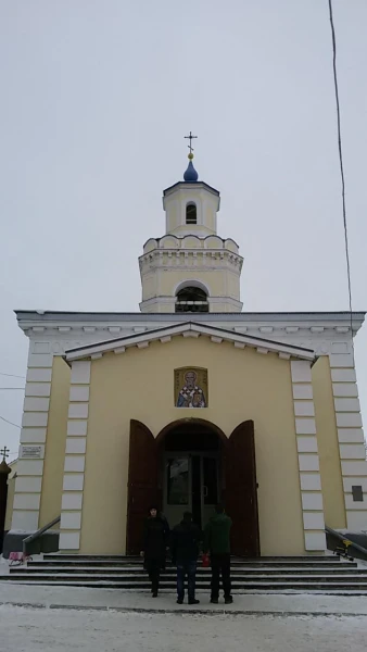Вход в Свято-Никольский храм