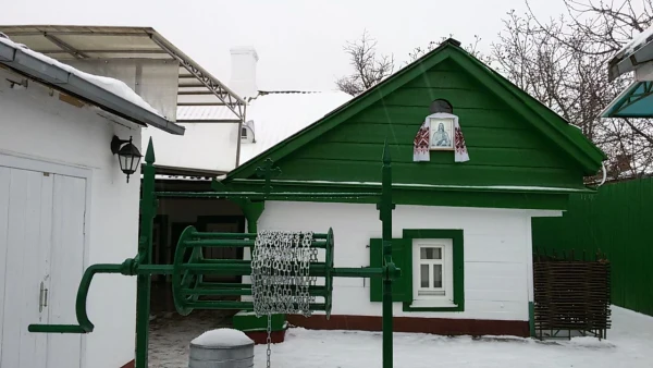 Колодец за домом-кельей старца