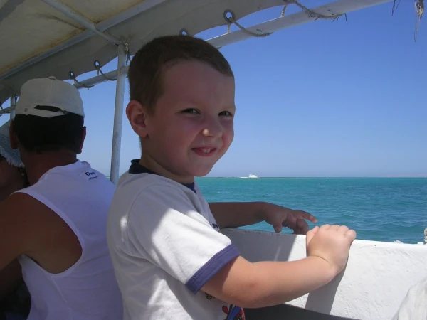 Пересели с яхты на лодочку поменьше