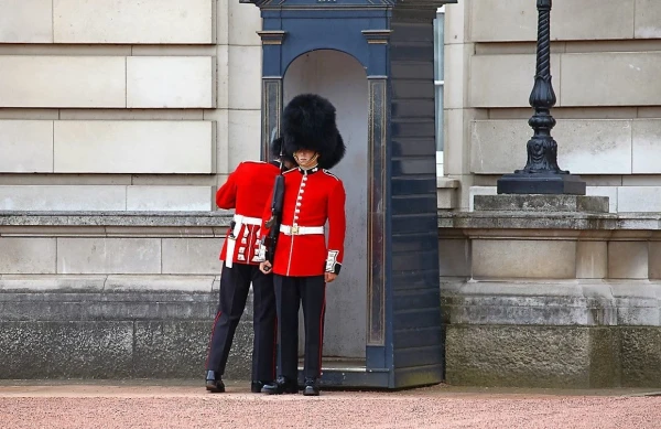 Buckingham Palace, смена караула