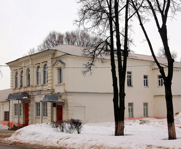 Когда - то здание городских балов. Ныне ДК