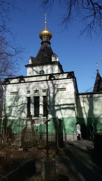 Часовня блаженной Ксении Петербуржской на Смоленском православном кладбище 