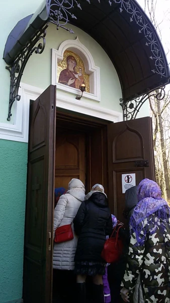 Вход в часовню