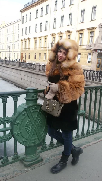 на мосту, напротив храма Спас на крови