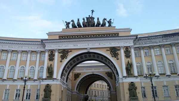 Дворцовая арка Санкт-Петербурга
