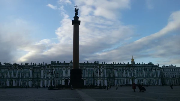 Дворцовая площадь, пешеходная зона