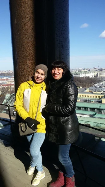 На колоннаде Исаакиевского собора