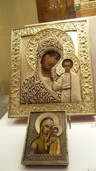 Казанская Божья Матерь в жемчуге