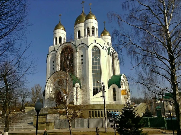 Площадь Победы. Храм Христа Спасителя.