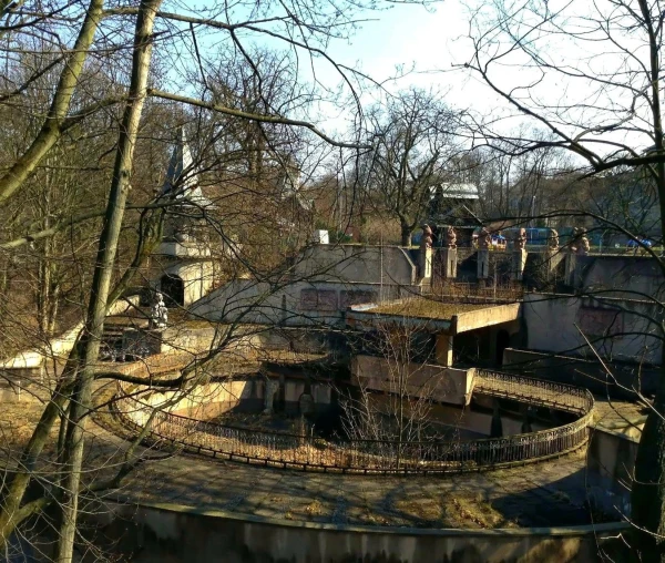 Старые вольеры
