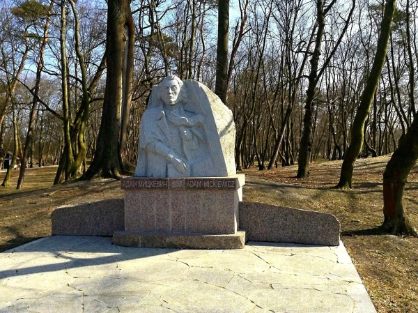 Памятник Адаму Мицкевичу.