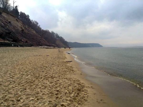 Пляж за фуникулером