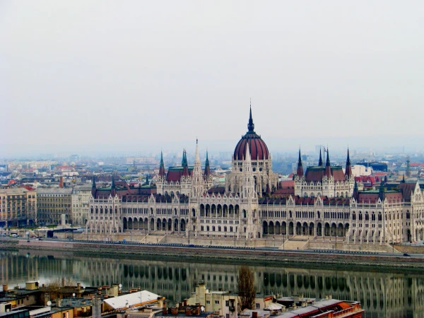 Вид на Парламент