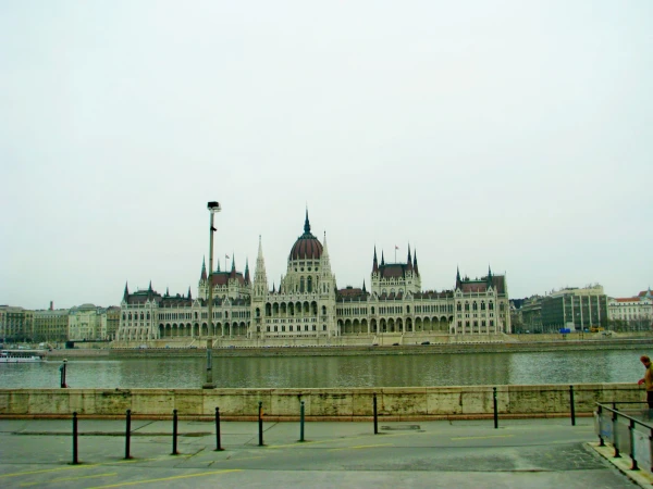 Вид на Венгерский Парламент